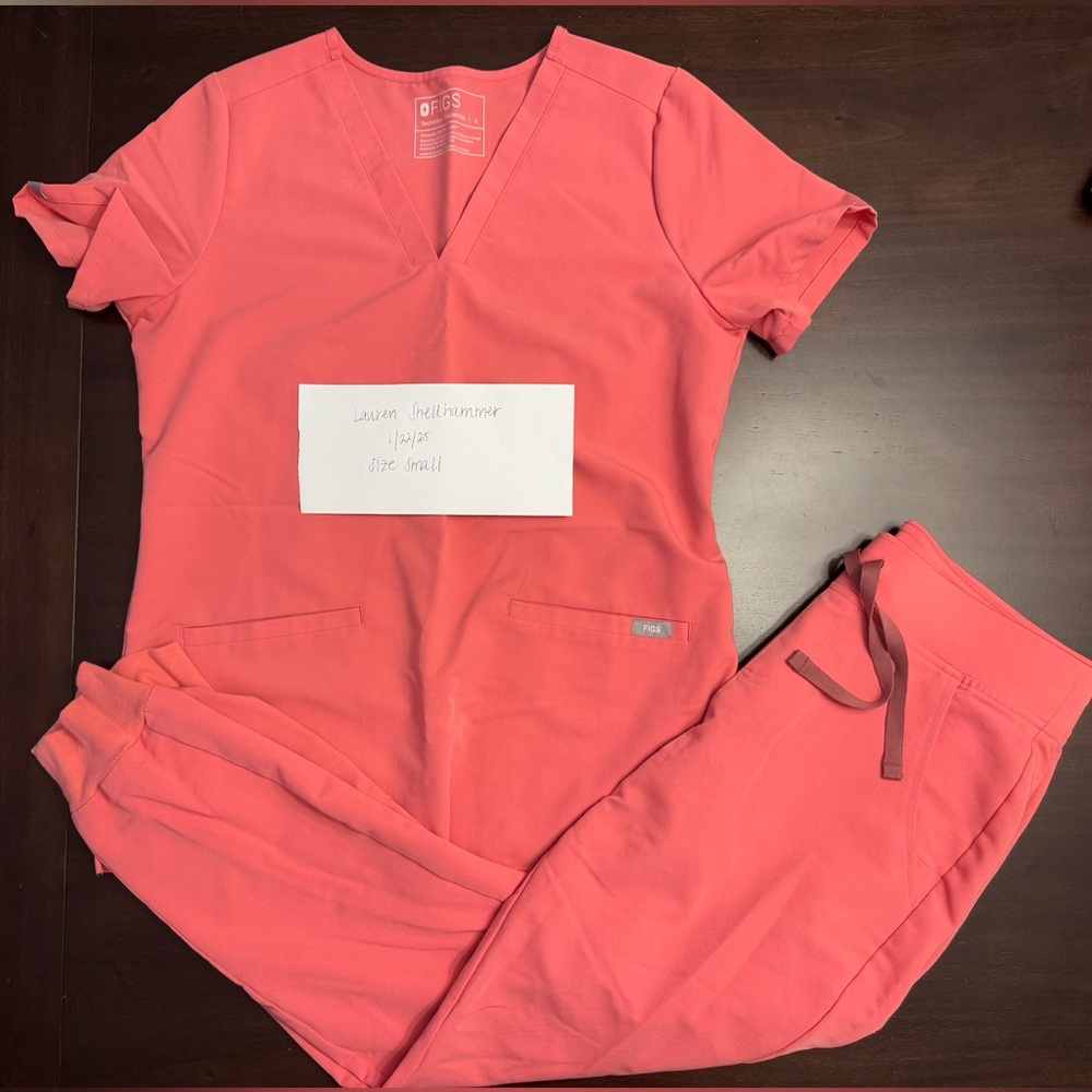 FIGS Desert Rose Scrub Set
